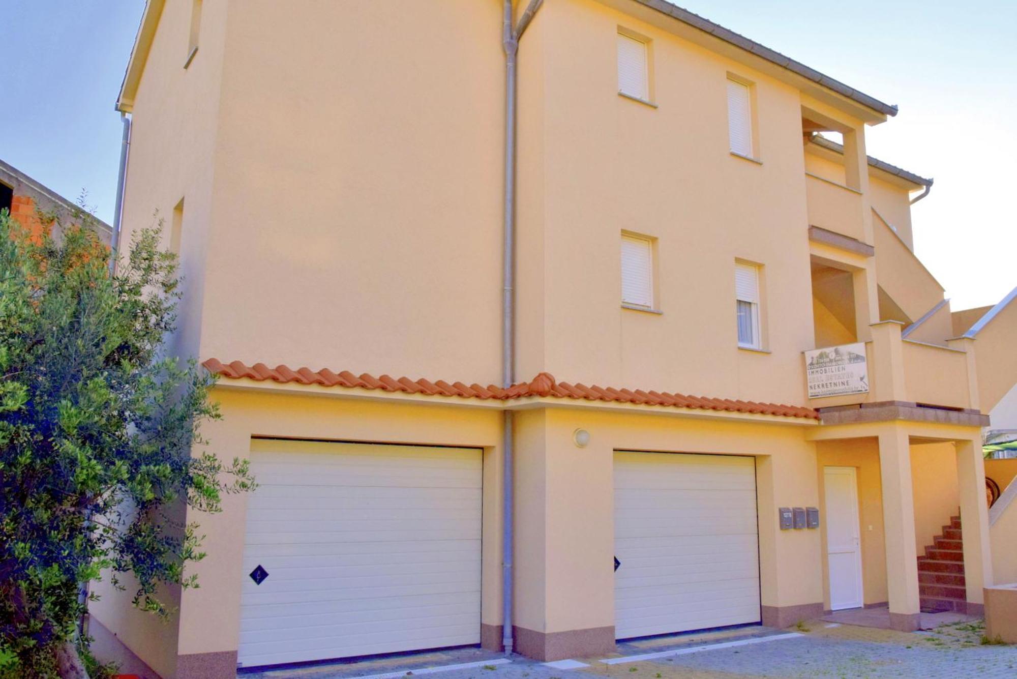 Blue Sunshine Rab Apartment *